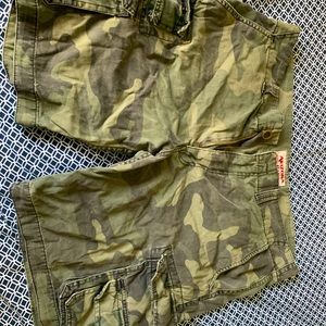 Army shorts fits 35-36
Size: 36